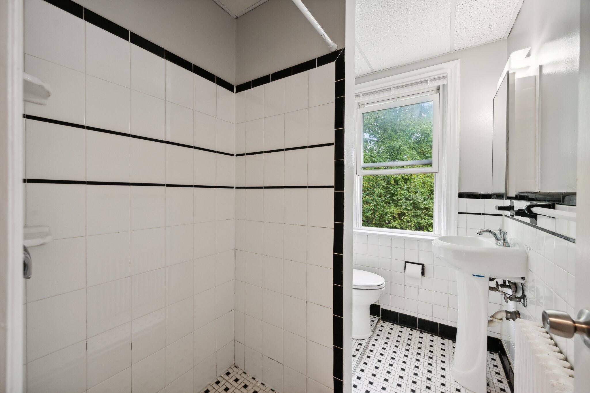 Building Photo - 4504 Guilford Rd