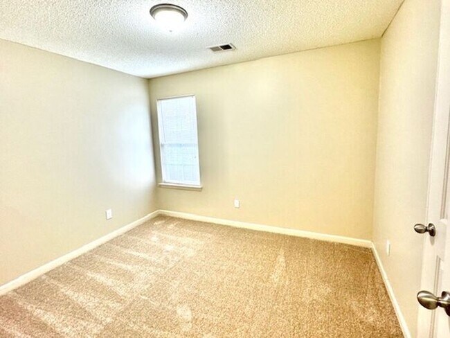 Building Photo - Now Leasing A 3 Bedroom 2 Bath home in Cor...