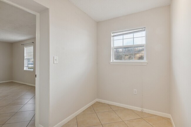 Building Photo - 1861 Dolphin Dr