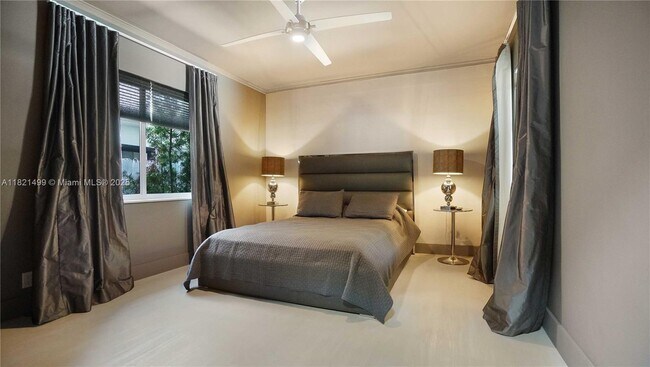 Building Photo - 5650 Pine Tree Dr