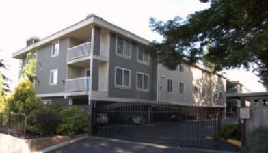 Building Photo - 937 N 200th St