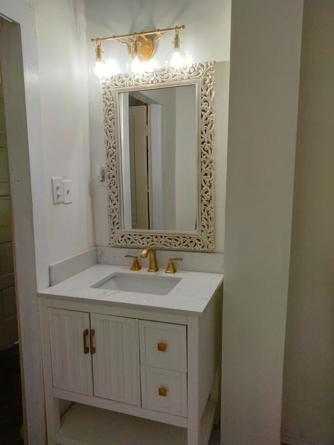 Building Photo - Totally Remodeled 2 Bedroom 1 Bath House-F...