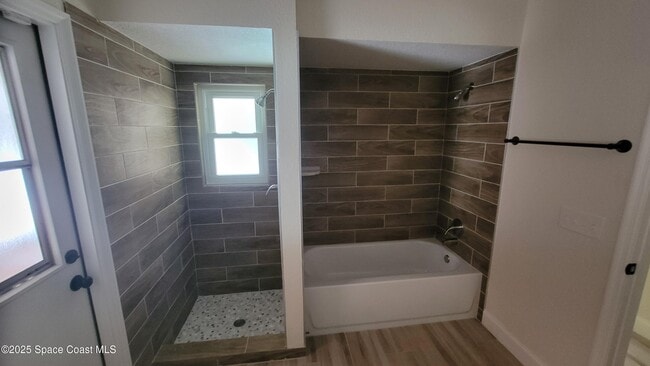 Building Photo - 1209 Bonaventure Dr