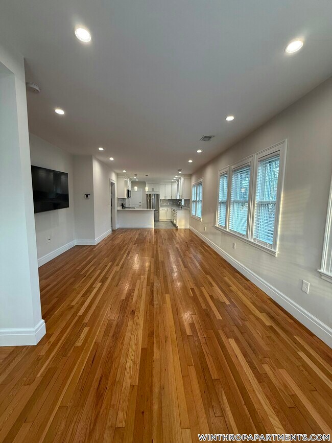 Building Photo - 70 Cottage Park Rd