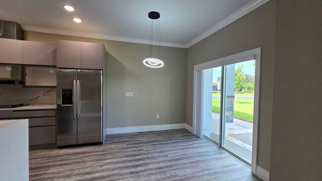Building Photo - Beautiful and Modern 4 bed 3.5 Bath Townho...
