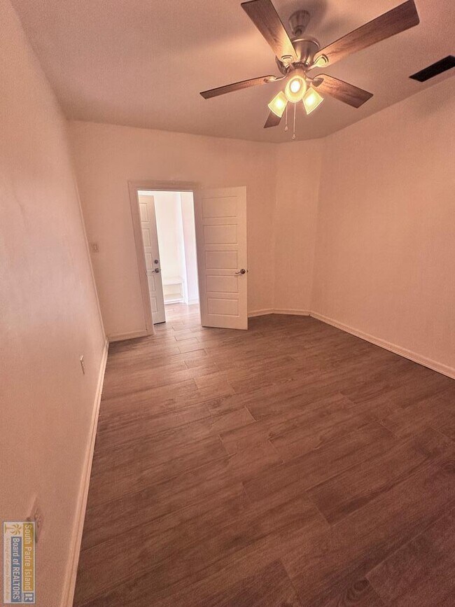 Building Photo - 113 Torrey Pines Dr