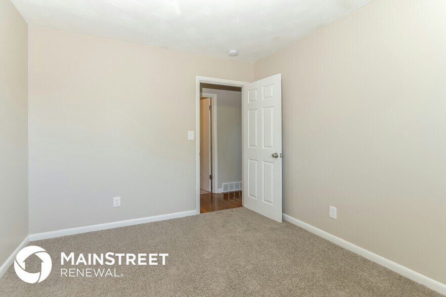 Building Photo - 303 Elk River Dr