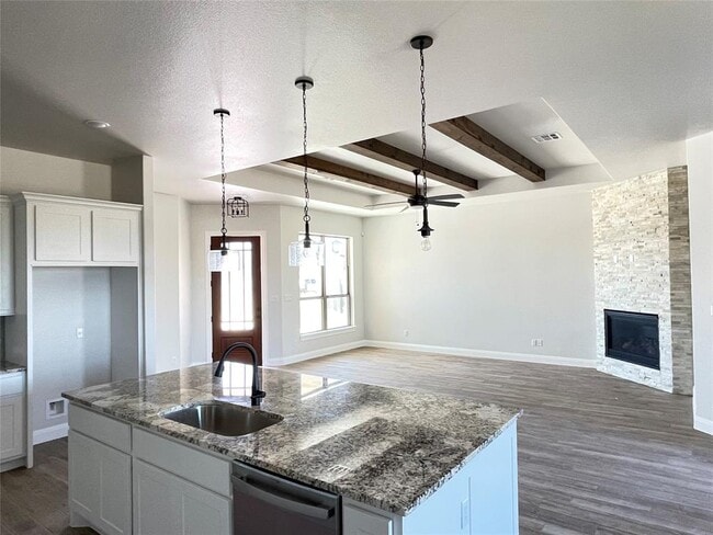 Building Photo - 104 Creek Point Dr