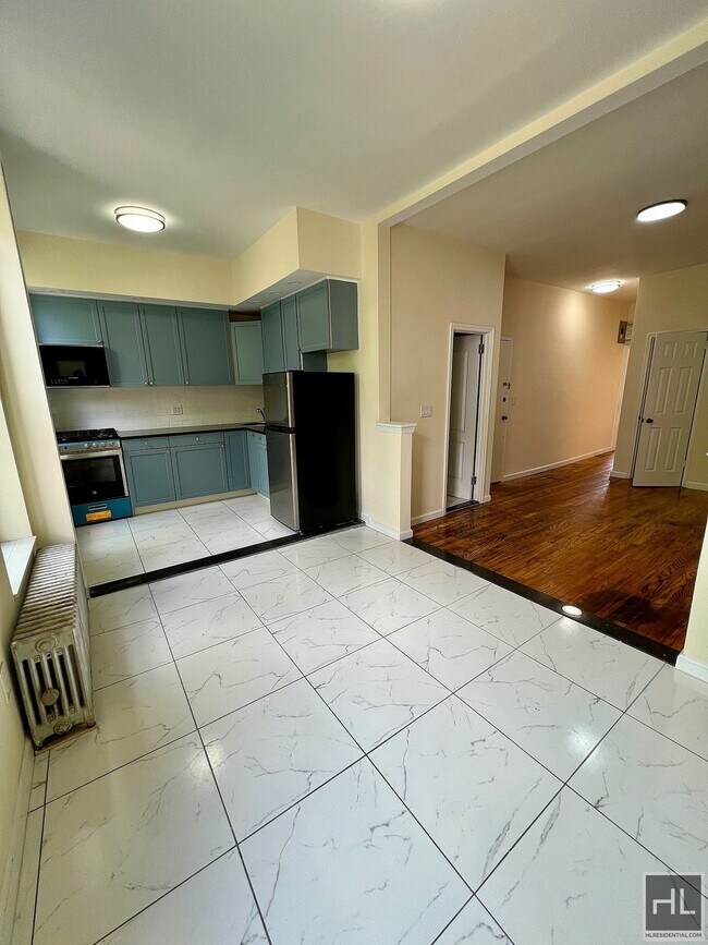 Building Photo - 2BR 1BA Original Layout Renovated 5th Ave Park Slope