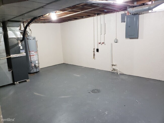 Building Photo - 2 br, 1.5 bath Townhome - 1451 S Center Rd