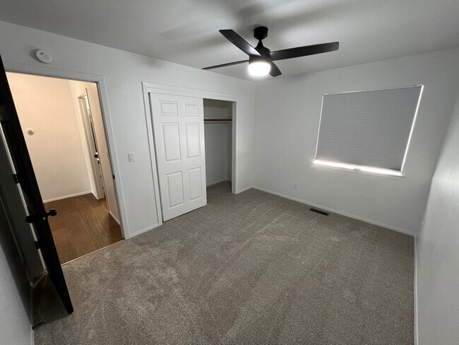 Building Photo - 1041 Deena Way