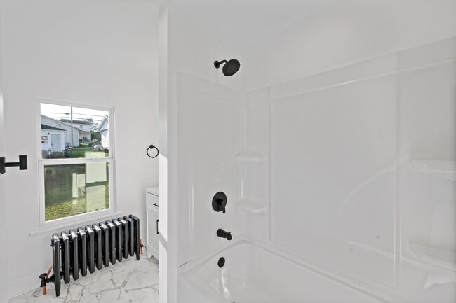 Building Photo - Newly Renovated 4-Bedroom, 2-Bath Home wit...