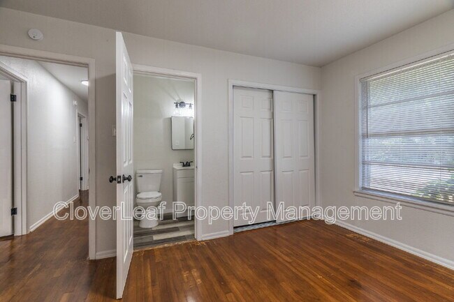 Building Photo - 832 W Merriweather St