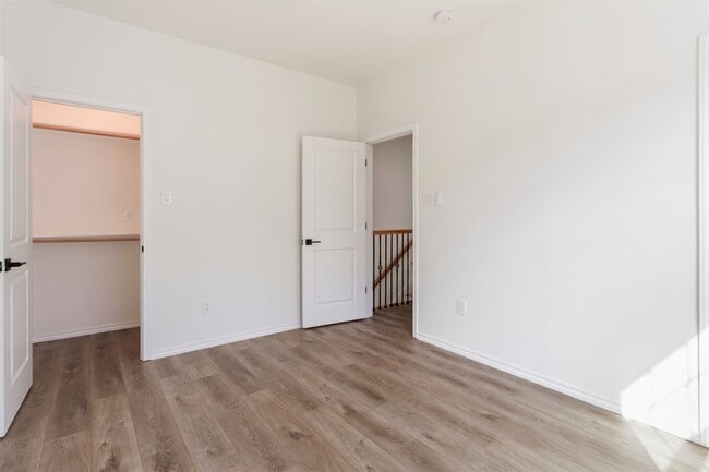 Building Photo - 1275 Oakmont Bnd Dr