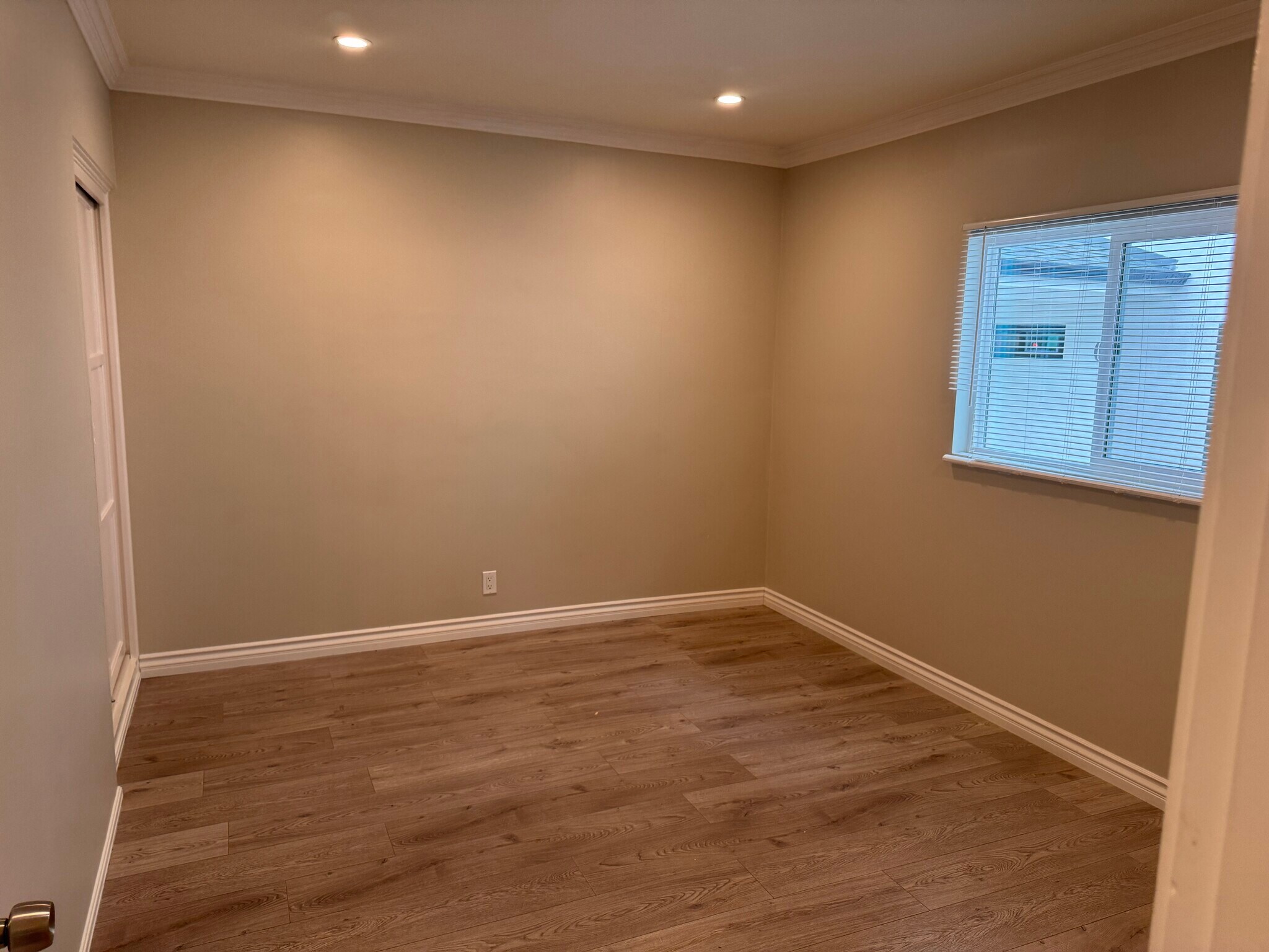 Building Photo - 7454 Gaviota Ave