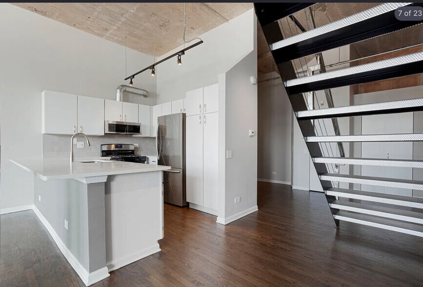 Building Photo - 17 N Loomis St