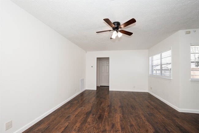 Building Photo - 5375 Little John Ln