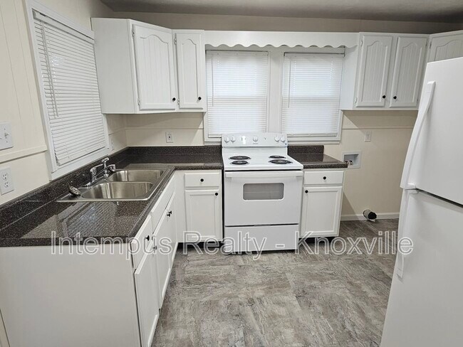 Building Photo - 323 Chickamauga Ave