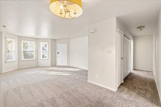 Building Photo - 13 Hamlet Ct