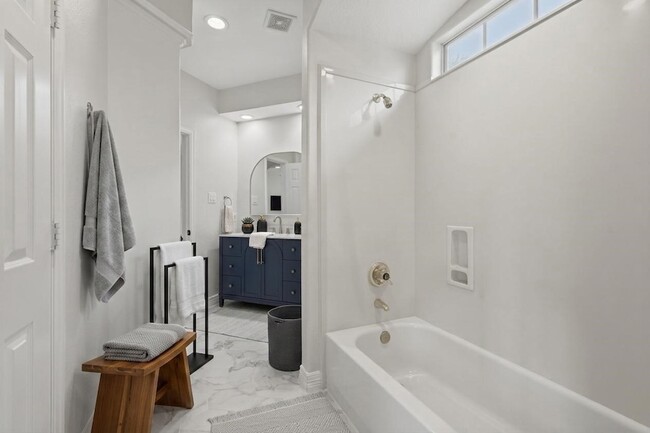 Building Photo - 3315 Riviera Dr