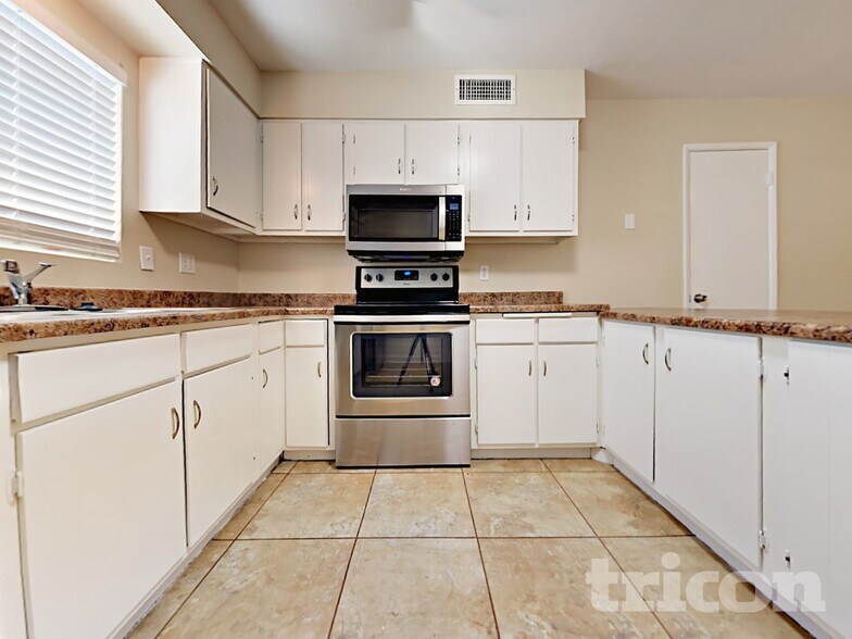 Building Photo - 11448 N 46th Ave