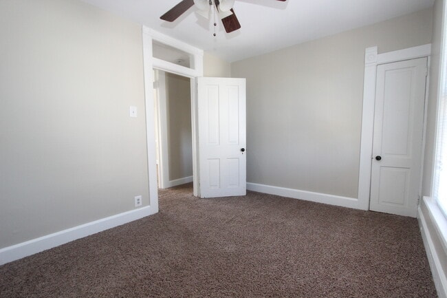 Building Photo - 19 W Crystal Lake Ave