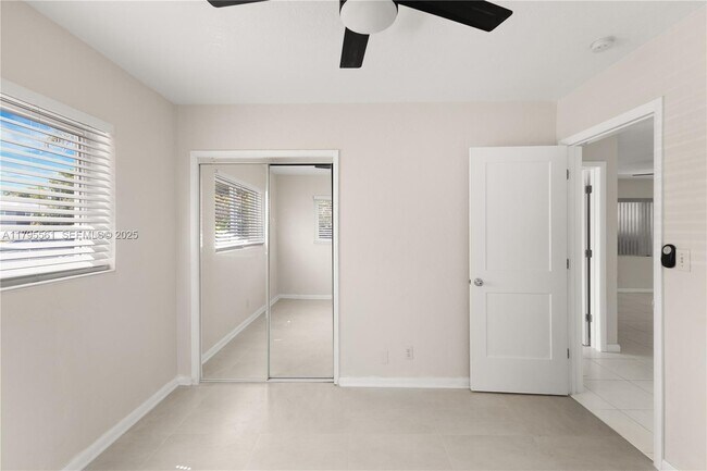 Building Photo - 1305 NE 2nd Ave