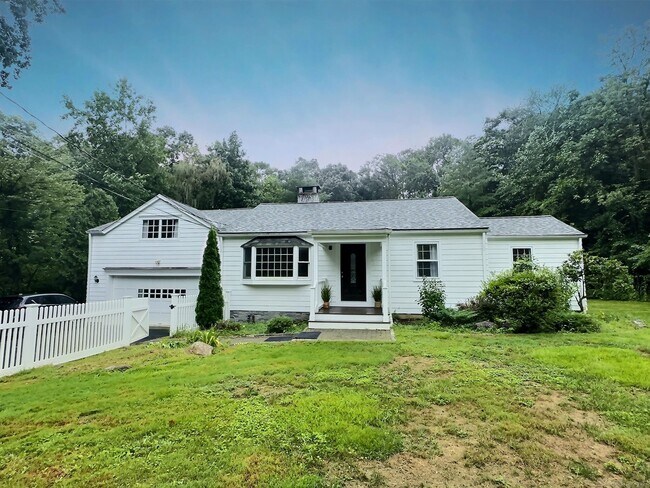 Building Photo - 158 Jelliff Mill Rd