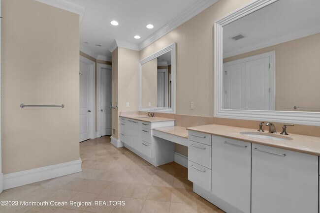 Building Photo - 131 Oval Rd