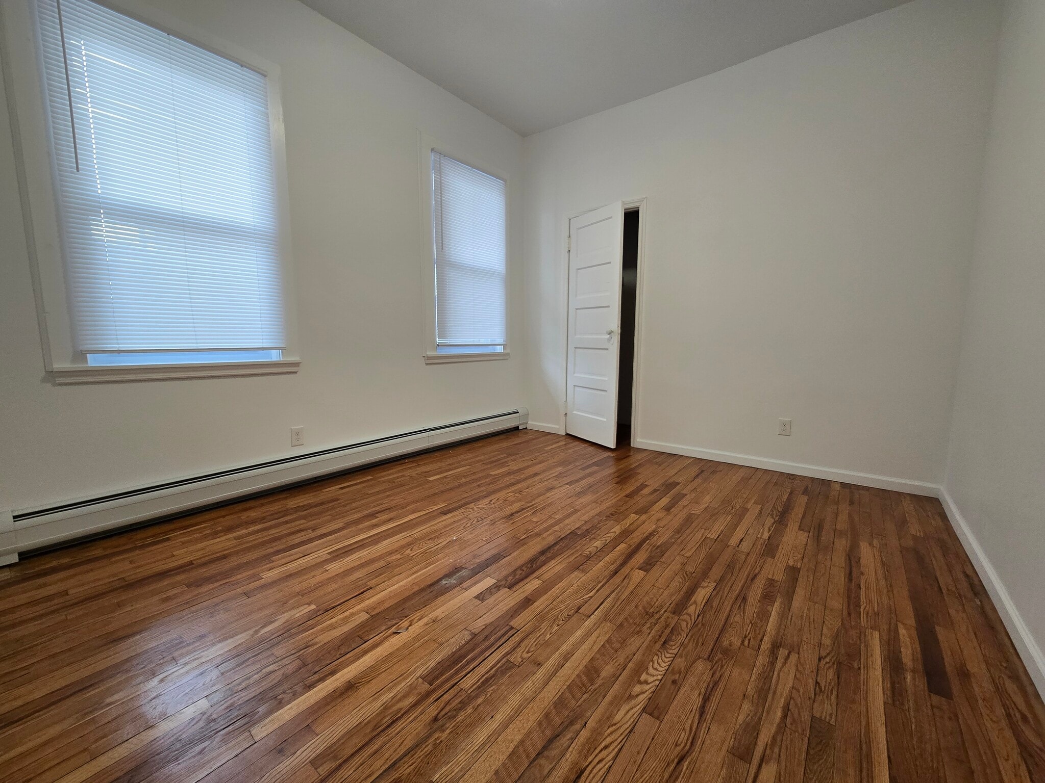 Building Photo - 584 Main St