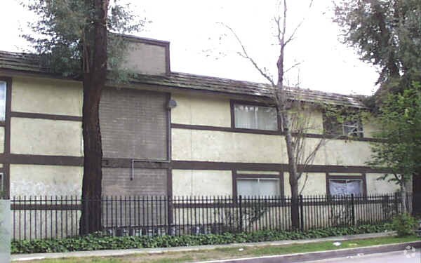 Building - 6933 Milwood Ave