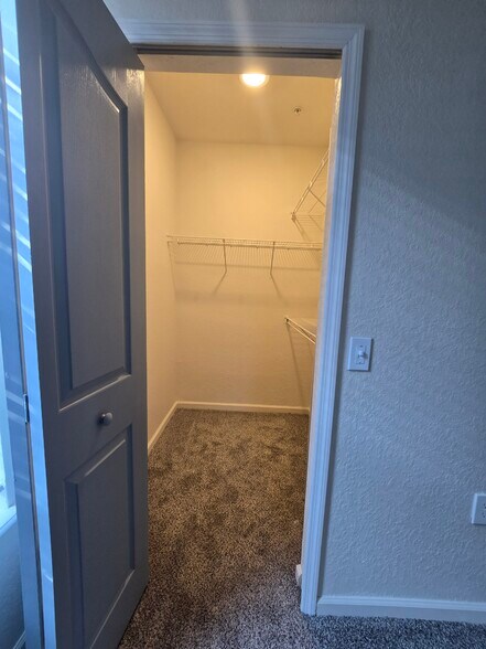 Building Photo - 6137 Metrowest Blvd