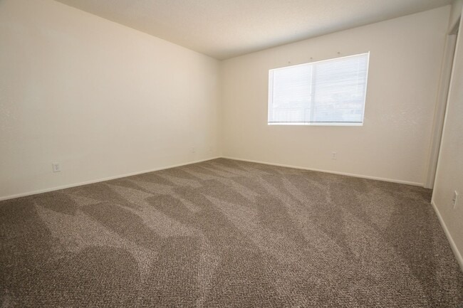 Building Photo - Charming Property Features 3 Bedrooms, 2 B...