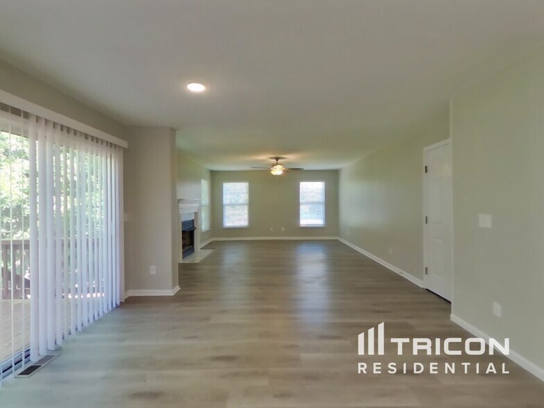 Building Photo - 2536 Bayview Dr