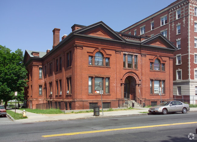 Primary Photo - Memorial Parish House