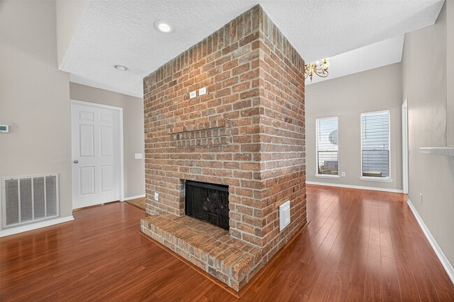 Building Photo - 6107 Howland Ct