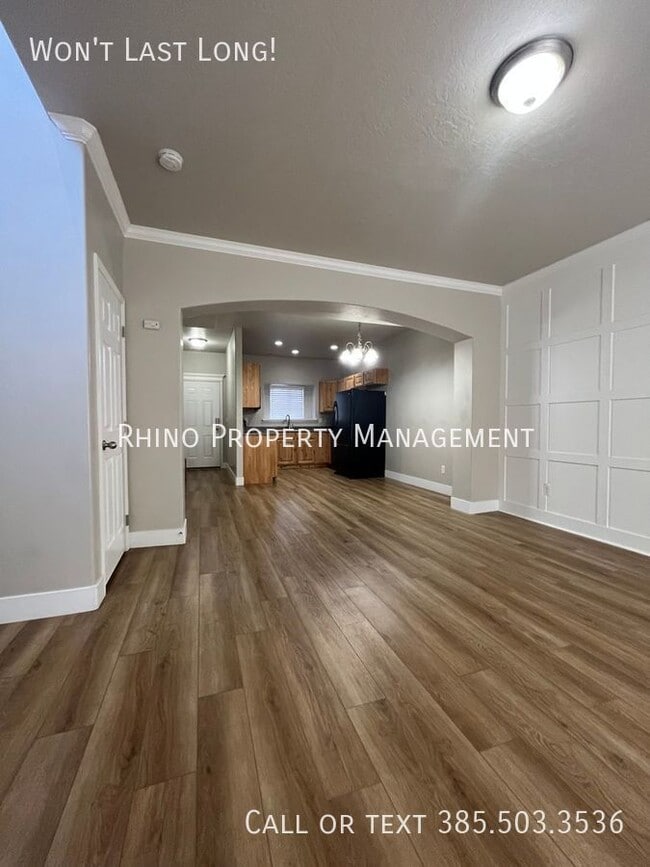 Building Photo - 2343 Adelaide Dr