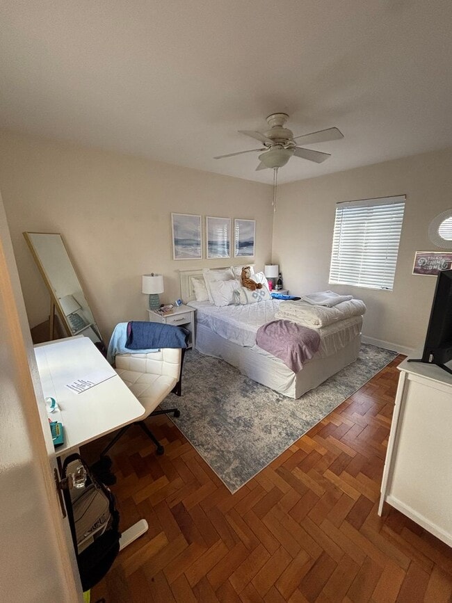 Building Photo - R1026 University Heights