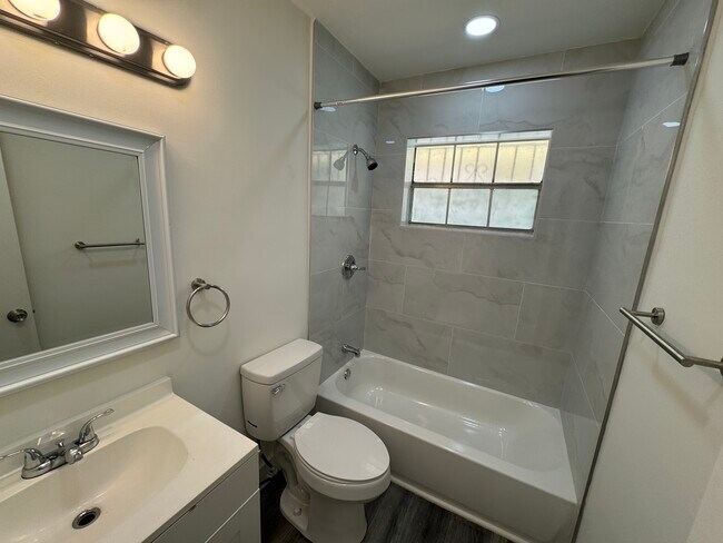 Building Photo - 37 NW 7th Ave