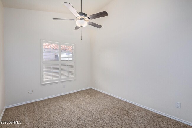 Building Photo - 8495 S Maple Ave