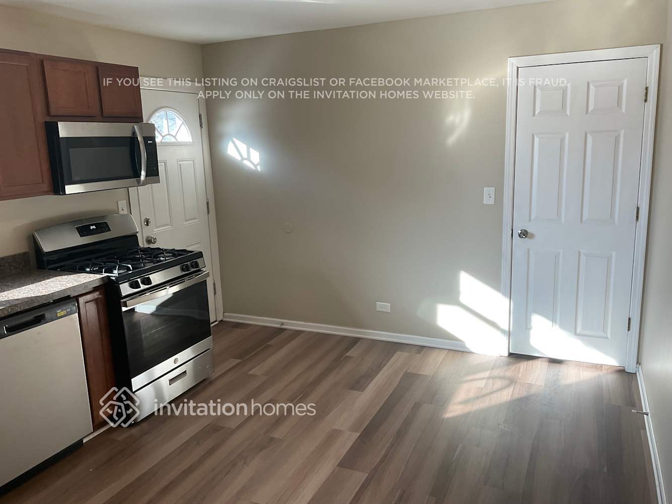 Building Photo - 416 Deerpath Dr