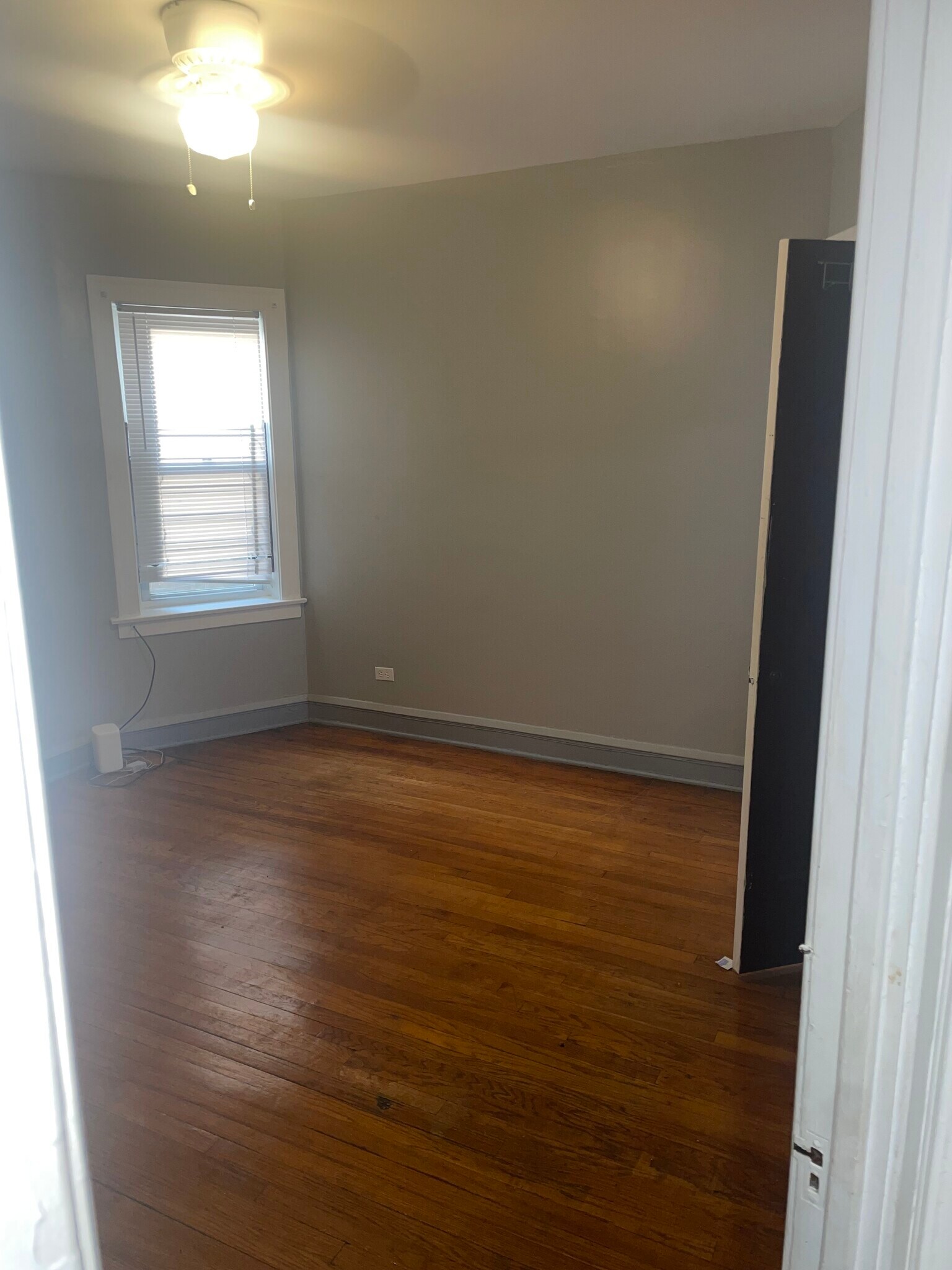 Building Photo - 8230 S Hermitage Ave