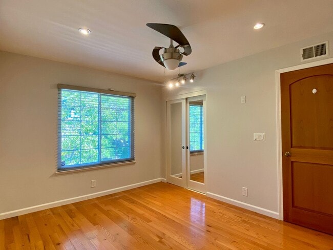 Building Photo - Large updated home located 3.9 Miles from Apple Headquarters, 8.6 miles form Googleplex