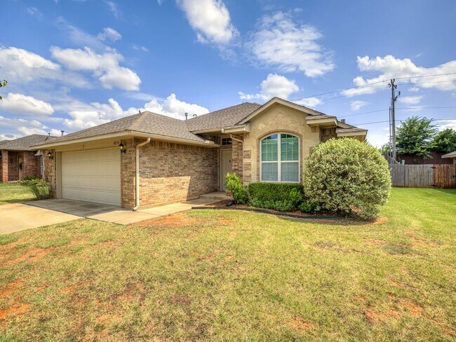 Primary Photo - FREE AUGUST RENT + 3 Bedroom home in Deer ...