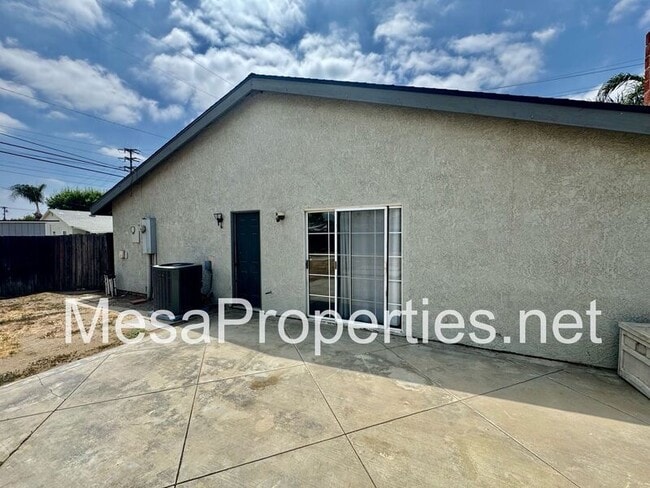 Building Photo - 677 E Highland Ct