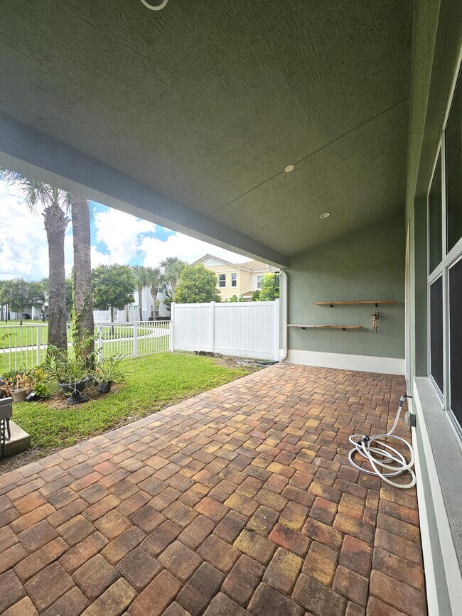 Building Photo - 12128 Cypress Key Way