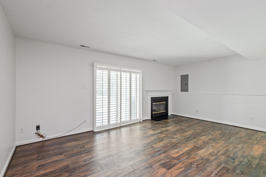 Building Photo - 12021 Shore View Dr