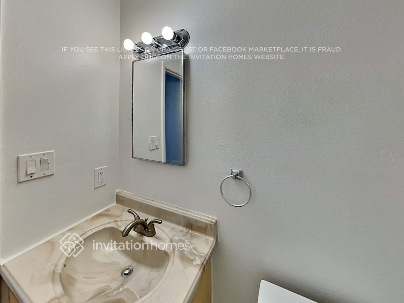 Building Photo - 1120 S Lilac Cir