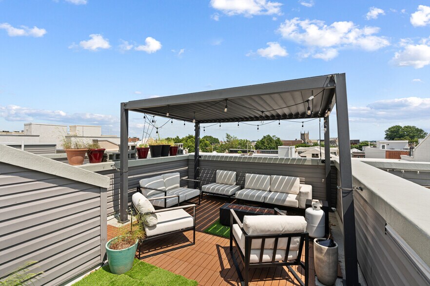 Roof Deck - 1815 Blair St