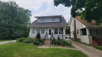 Building Photo - 765 E Buchtel Ave